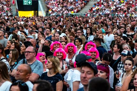  Koncert Hamady w Warszawie - Podsumowanie Niesamowitej Nocy Pełnej Muzyki i Ekscytacji!