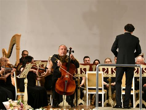  Tajemnicza Orkiestra: Odkryj Fascynujący Koncert Teo Cheng!