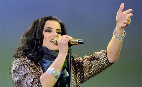 Nelly Furtado w Polsce: Ekstaza Muzyki i Niezapomniane Spotkanie z Gwiazdą!