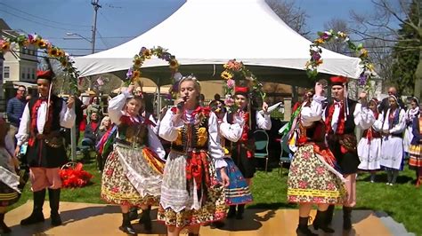 Xavier Naidoo's Unexpected Foray into Polish Folk Music: A Hilarious Symphony of Cultures